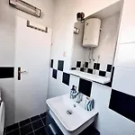 Cozy 1 Min To The Sea - Private Terrace - Free Parking * Barbat na Rabu