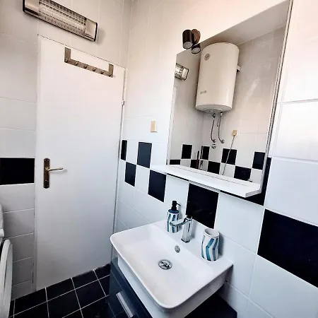 Cozy 1 Min To The Sea - Private Terrace - Free Parking * Barbat na Rabu