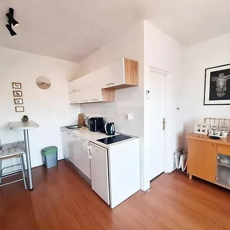Cozy 1 Min To The Sea - Private Terrace - Free Parking