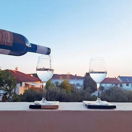 Apartmán Cozy 1 Min To The Sea - Private Terrace - Free Parking