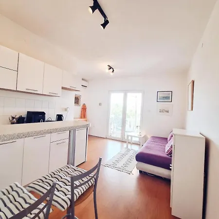Apartmán Cozy 1 Min To The Sea - Private Terrace - Free Parking *