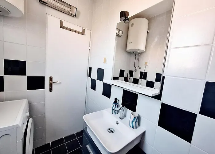 Cozy Apt 1 Min To The Sea - Private Terrace - Free Parking * Barbat na Rabu