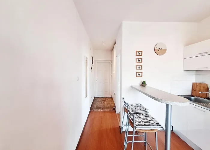 Cozy Apt 1 Min To The Sea - Private Terrace - Free Parking *