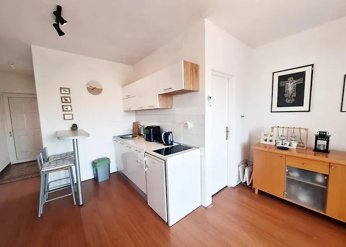 Cozy Apt 1 Min To The Sea - Private Terrace - Free Parking