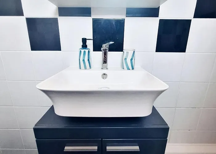 Cozy Apt 1 Min To The Sea - Private Terrace - Free Parking Barbat na Rabu